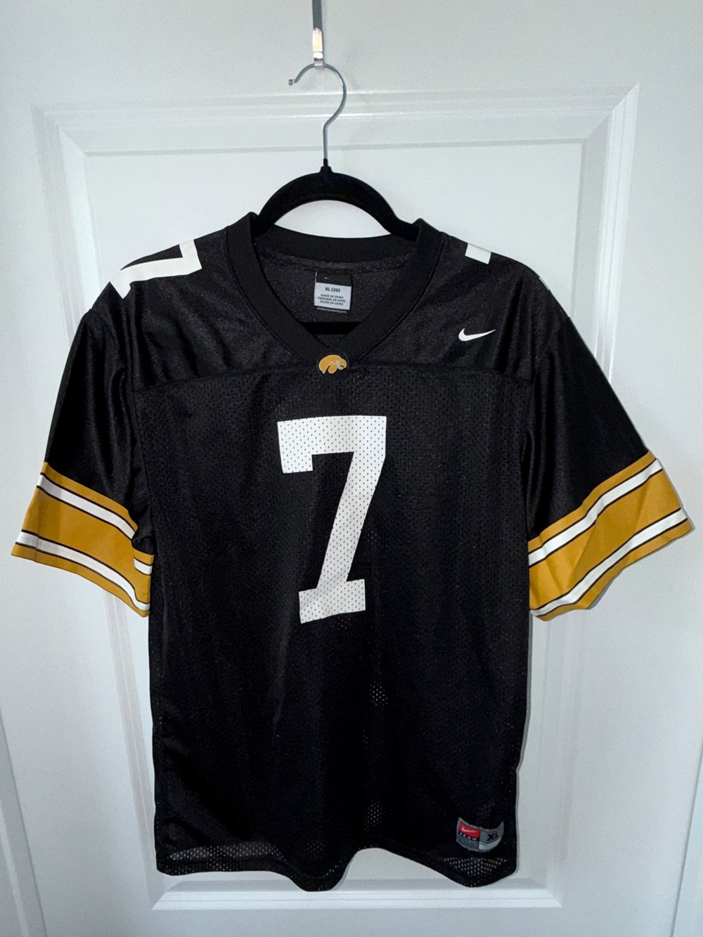 Nike Iowa Hawkeyes #7 Black Football Jersey Size XL Vintage Style